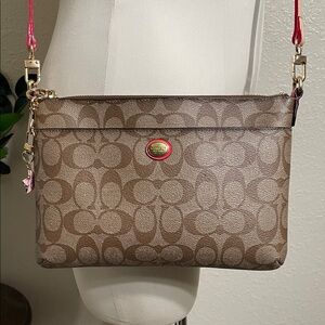 Coach Signiture leather crossbody bag